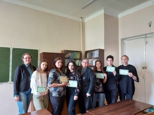 Студенты Тверского технологического колледжа получили сертификаты за активное посещение школы юного издателя и литературного работника